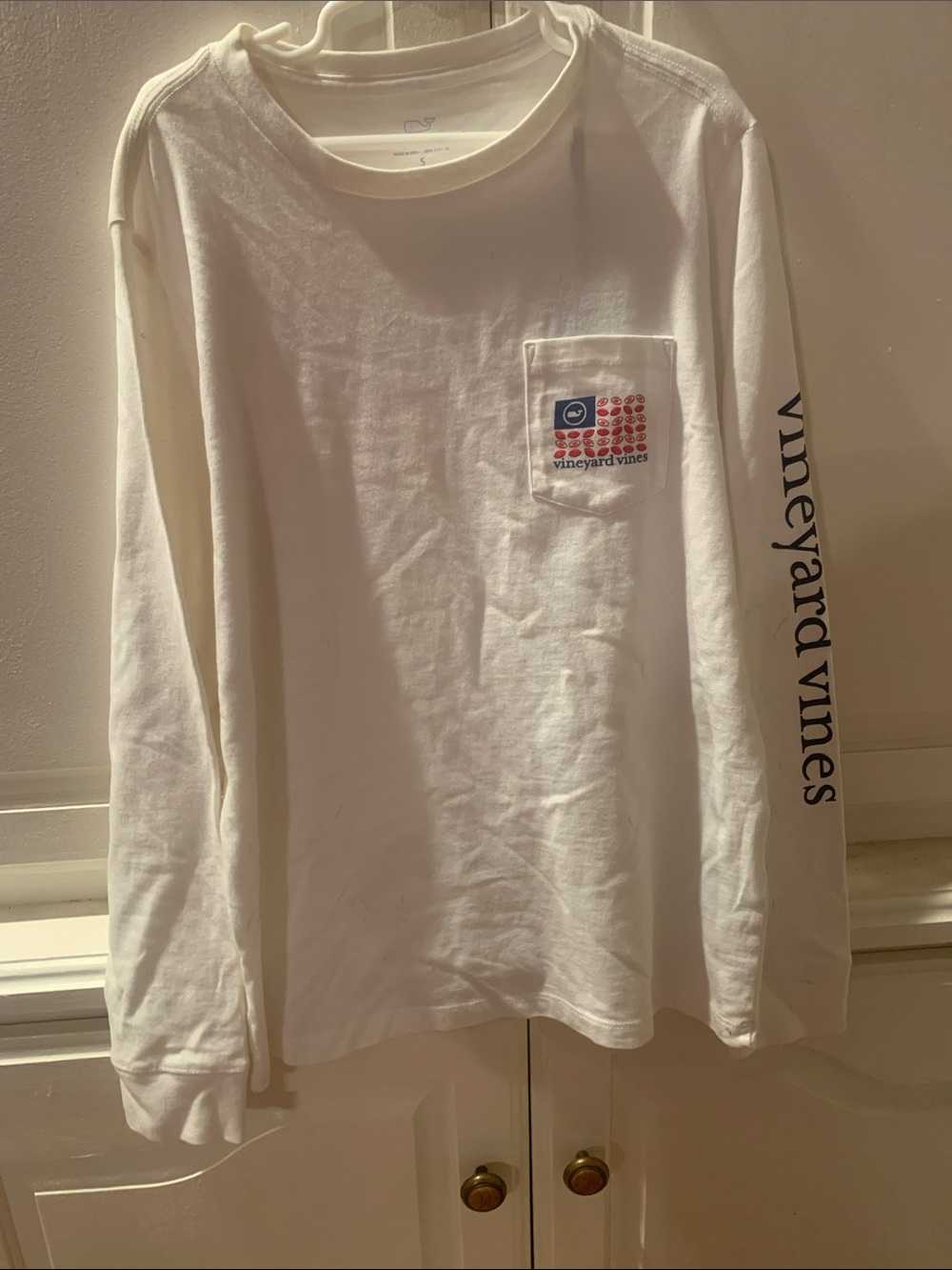 Vineyard Vines White Long-Sleeve Tee with Navy Sleeve Script